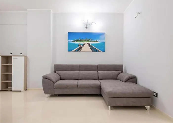 Trendy Apartment Close To The Beach